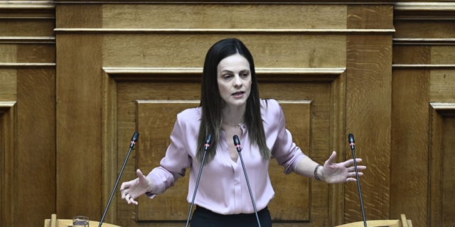 Αχτσιόγλου στη Βουλή: Η κυβέρνηση αυτή πρέπει να φύγει