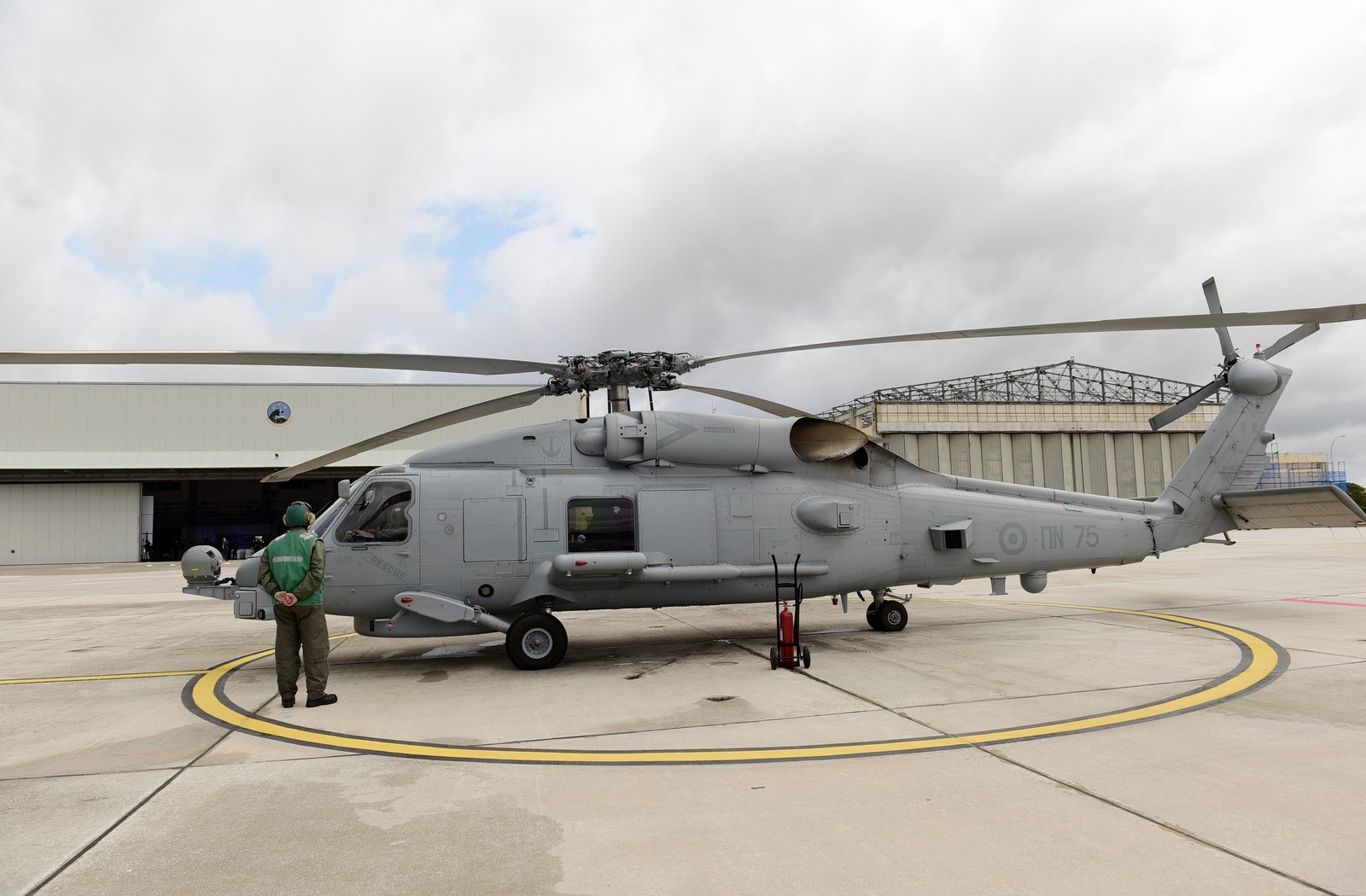 Παράδοση των τριών νέων ελικοπτέρων τύπου Romeo MH-60R Seahawk στο Πολεμικό Ναυτικό