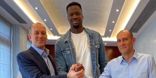 Ολυμπιακός: Ανανέωσε το συμβόλαιο του Φαλ – “Ανοιξε Γιώργο, έφερα τον Γάλλο”