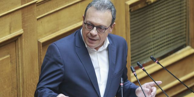 Ο Σωκράτης Φάμελλος στο βήμα της Βουλής