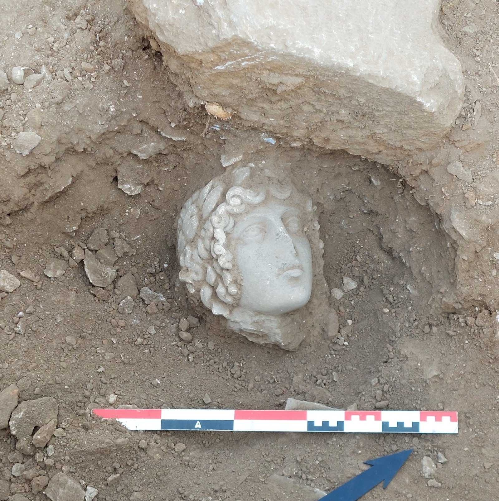Μαρμάρινη κεφαλή του Απόλλωνα ήρθε στο φως κατά την ανασκαφή στους Φιλίππους