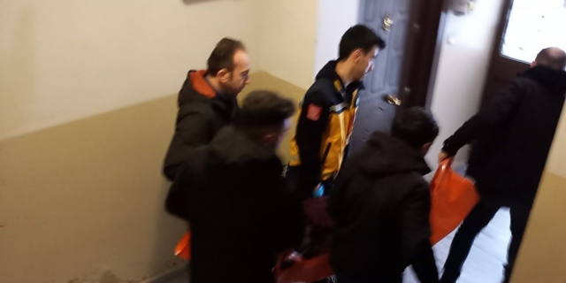 Τουρκία: Με αυτοσχέδιο φορείο στη φυλακή 75χρονη γυναίκα