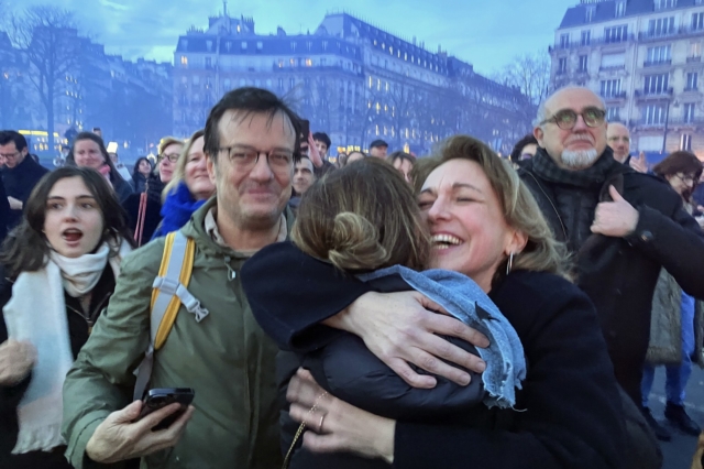 Η Γαλλία γίνεται η πρώτη χώρα στον κόσμο που κατοχυρώνει τα δικαιώματα των αμβλώσεων στο Σύνταγμα
