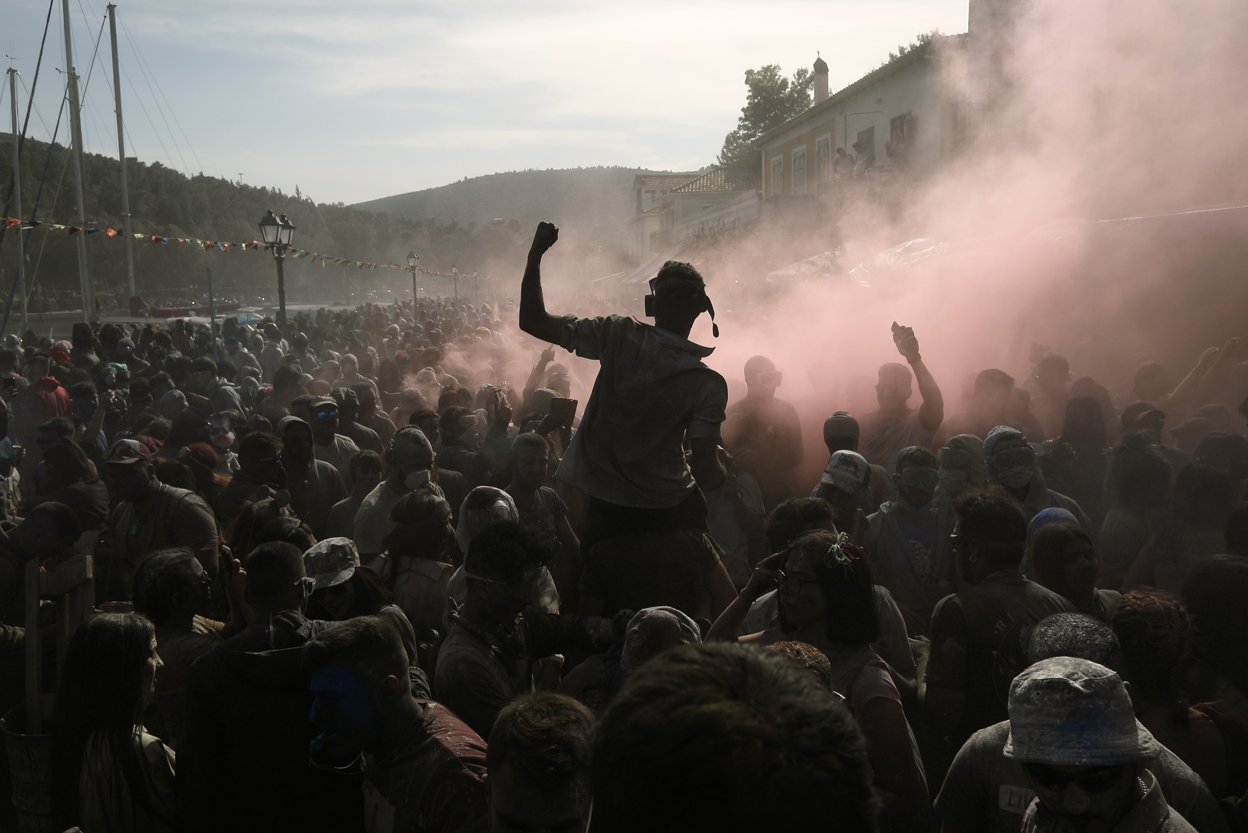 Αλευρομουτζουρώματα Καθαράς Δευτέρας στο Γαλαξίδι