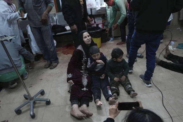 Τραυματισμένοι Παλαιστίνιοι σε νοσοκομείο στη Γάζα