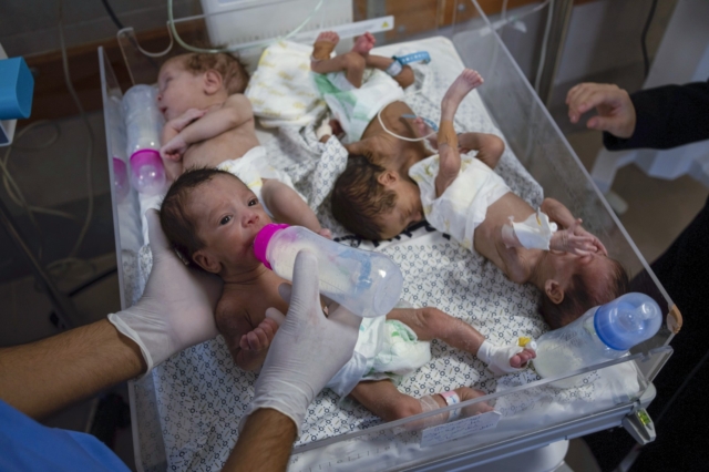 Υποσιτισμένα μωρά στη Γάζα
