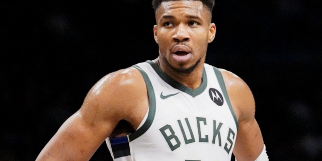 Γουόριορς – Μπακς 125-90: Ο Αντετοκούνμπο επέστρεψε, το Μιλγουόκι έπεσε χωρίς μάχη