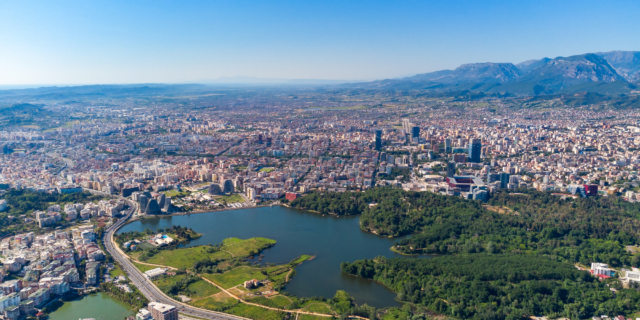 Drone άποψη από τα Τίρανα
