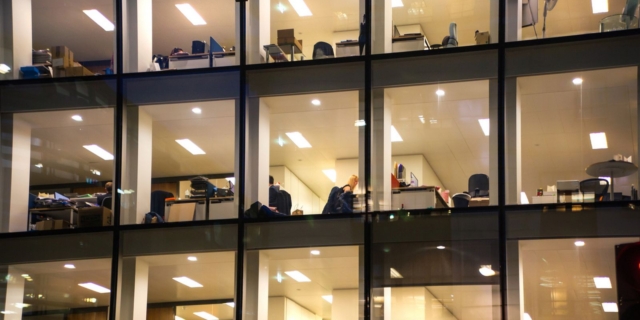 Γραφεία εργαζομένων στο Λονδίνο (φωτογραφία αρχείου)