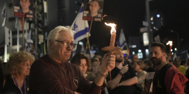 Χιλιάδες Ισραηλινοί στους δρόμους ζητώντας την παραίτηση του Νετανιάχου λόγω του πολέμου στη Γάζα