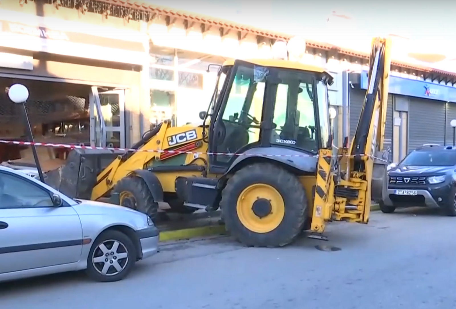 Καπανδρίτι: Απόπειρα ληστείας σε κοσμηματοπωλείο με μπουλντόζα