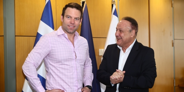 Συνάντηση του προέδρου του ΣΥΡΙΖΑ - Προοδευτική Συμμαχία Στέφανου Κασσελάκη με τον δήμαρχο Θεσσαλονίκης Στέλιο Αγγελούδη, στο δημαρχείο Θεσσαλονίκης