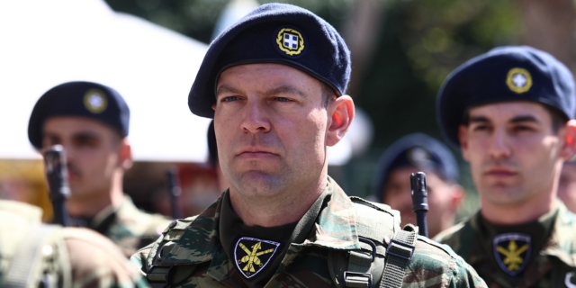Παρέλασε στη Θήβα ο Στέφανος Κασσελάκης