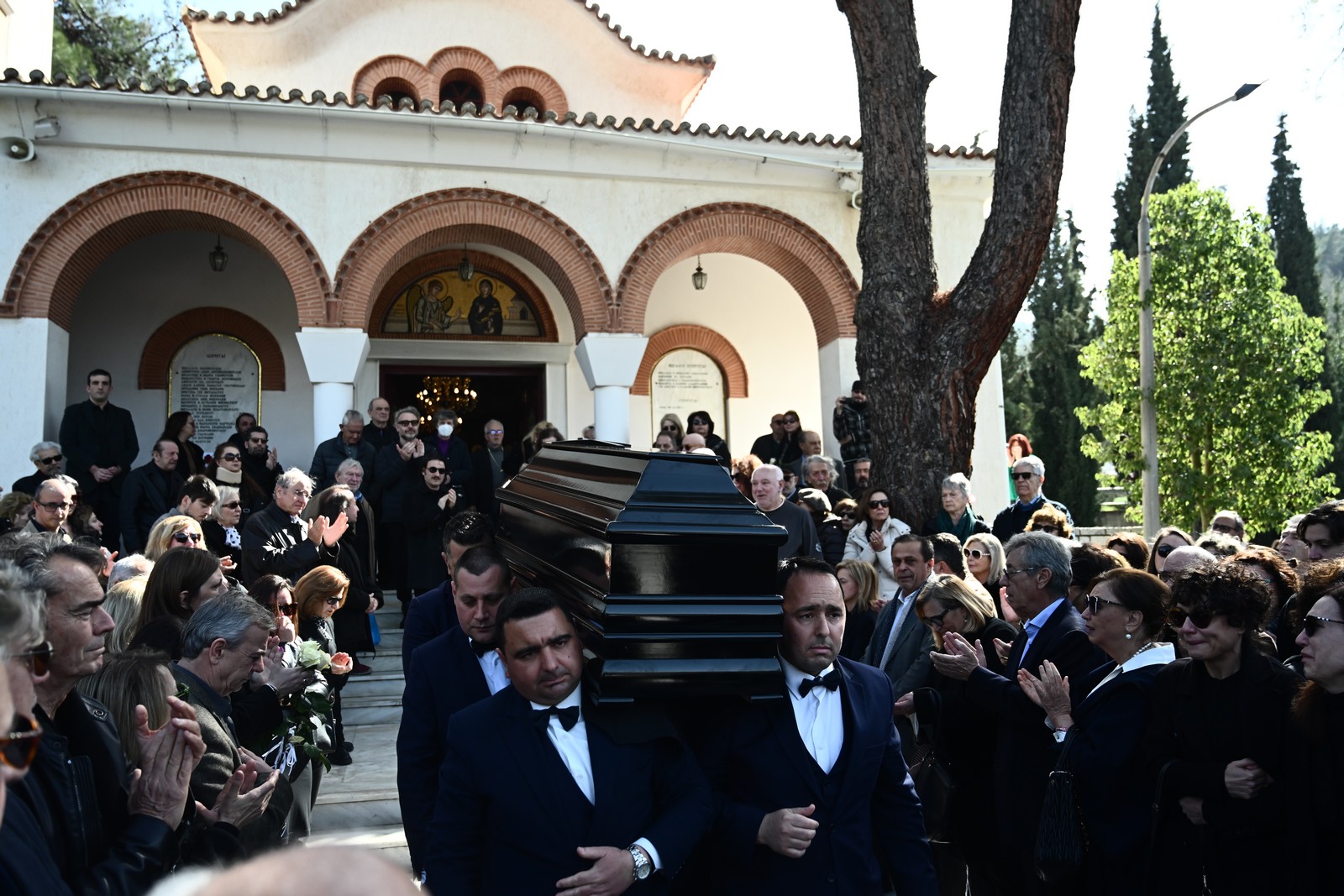 Κηδεία, στον Ιερό Ναό Ευαγγελισμού Θεοτόκου στου Παπάγου, του ηθοποιού Ηλία Λογοθέτη, ο οποίος έφυγε από τη ζωή την Τετάρτη (28/02) σε ηλικία 85 ετών, Σάββατο 2 Μαρτίου 2024.