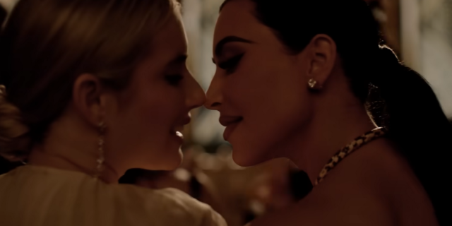 Kim Kardashian: Το “διαβολεμένο” φιλί με την Emma Roberts στο νέο trailer του “American Horror Story”