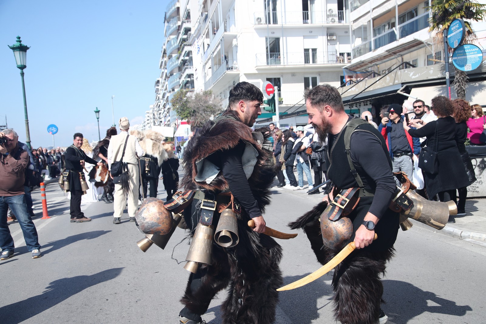 Παρέλαση των Κωδωνοφόρων για το 6ο Ευρωπαϊκό Φεστιβάλ Κωδωνοφορίας. Η πομπή των Κωδωνοφόρων θα ξεκινήσει το πρωί από το Λευκό Πύργο θα διασχίσει την Λεωφόρο Νίκης και θα καταλήξει στην πλατεία Αριστοτέλους. Κυριακή 3 Μαρτίου 2024