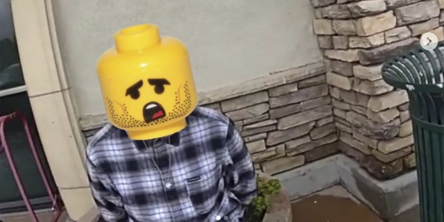 Φωτογραφία υπόπτου καλυμμένη με φιγούρα της Lego