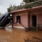 Στιγμιότυπο από τις φονικές πλημμύρες στη Μάνδρα το 2017
