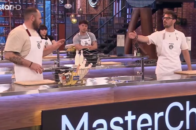 Masterchef: Σκονάκια, ξεκατίνιασμα, οι κριτές σε ρόλο λυκειάρχη και στο βάθος λίγη μαγειρική