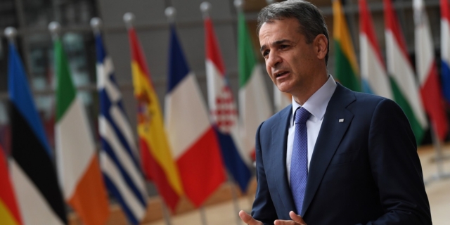 Ο Κυριάκος Μητσοτάκης, προσερχόμενος στη Σύνοδο Κορυφής της ΕΕ