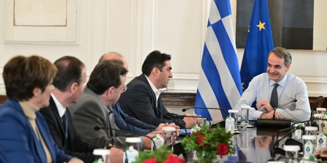 Από την προηγούμενη συνάντηση του Πρωθυπουργού Κυριάκου Μητσοτάκη με το Προεδρείο της Εθνικής Ένωσης Αγροτικών Συνεταιρισμών, στο Μέγαρο Μαξίμου, στις 13 Φεβρουαρίου