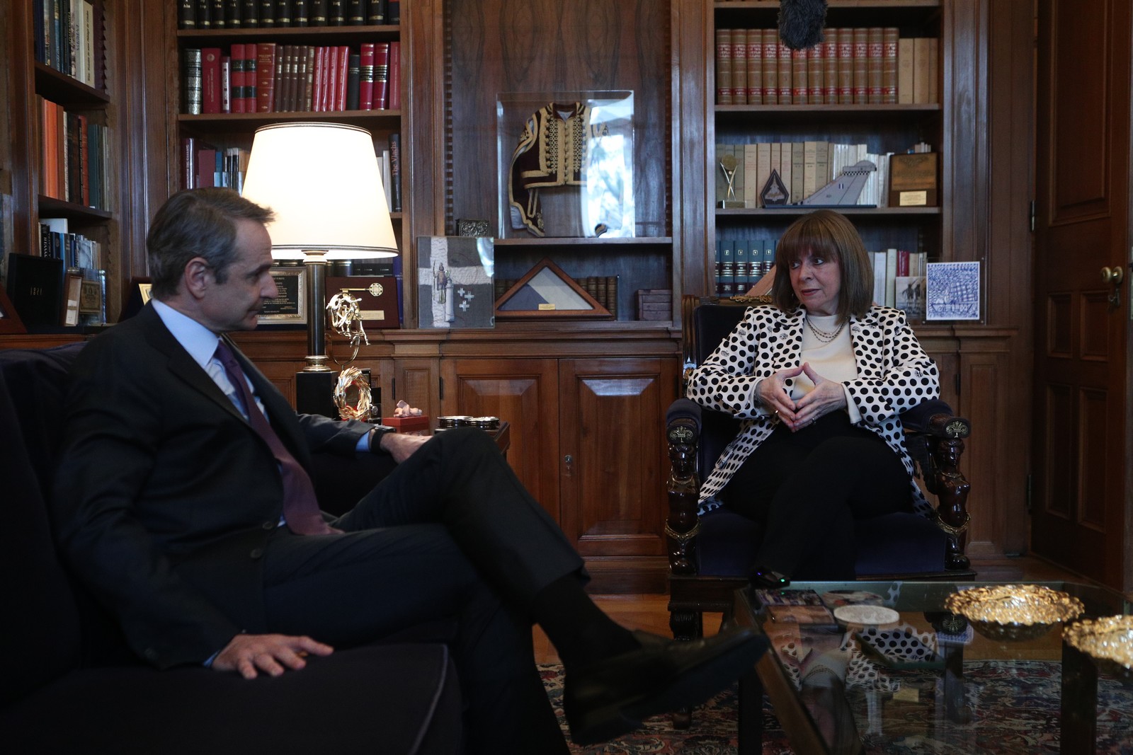 Συνάντηση της Προέδρου της Δημοκρατίας Κατερίνας Σακελλαροπούλου με τον Πρωθυπουργό Κυριάκο Μητσοτάκη,