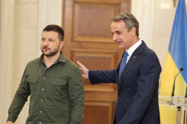 Ο Κυριάκος Μητσοτάκης με τον Βολοντίμιρ Ζελένσκι