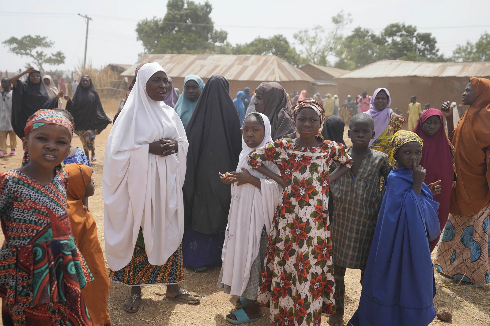 Γονείς αναζητούν τα παιδιά τους