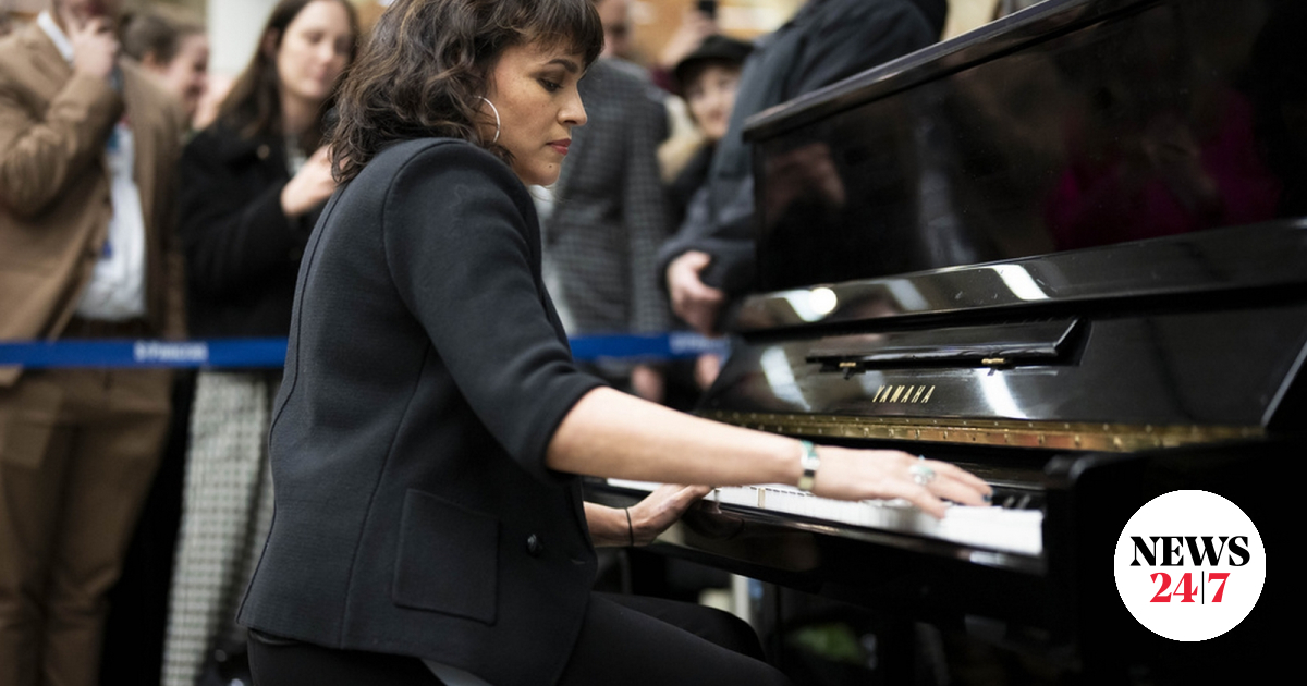 Elton John's legendary piano “Talk Again” to Norah Jones