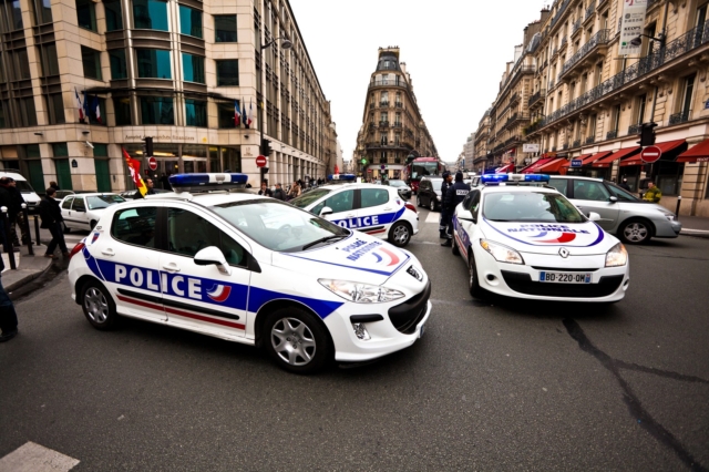 Παρίσι: Επίθεση με πυροτεχνήματα σε αστυνομικό τμήμα μετά τον θάνατο 18χρονου