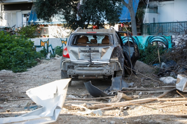 Πειραιάς: Ισχυρή έκρηξη βόμβας σε χώρο στάθμευσης – Πυροβολισμοί πριν ένα μήνα