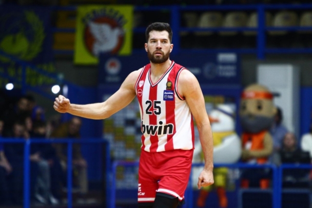 Περιστέρι bwin – Ολυμπιακός 67-85: Κυρίαρχος σε ματς με στιγμές έντασης και φορτσάτο Πίτερς