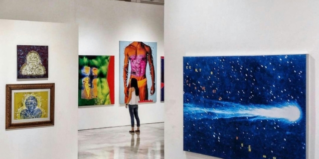 βόλτα σε χώρο τέχνης