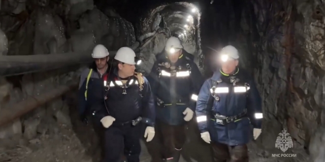 Ρωσία: Σχεδόν ολοκληρωτικά έχει πλημμυρίσει το χρυσωρυχείο όπου είναι εγκλωβισμένοι 13 εργάτες