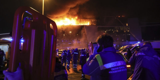 H οργάνωση Ισλαμικό Κράτος ανέλαβε την ευθύνη για την πολύνεκρη επίθεση σε συναυλιακό χώρο στη Μόσχα