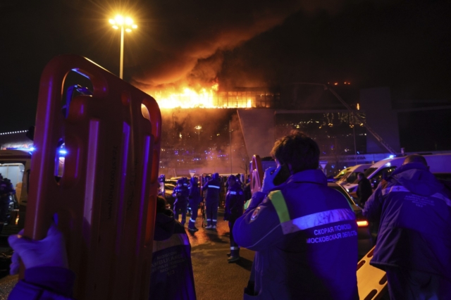 H οργάνωση Ισλαμικό Κράτος ανέλαβε την ευθύνη για την πολύνεκρη επίθεση σε συναυλιακό χώρο στη Μόσχα