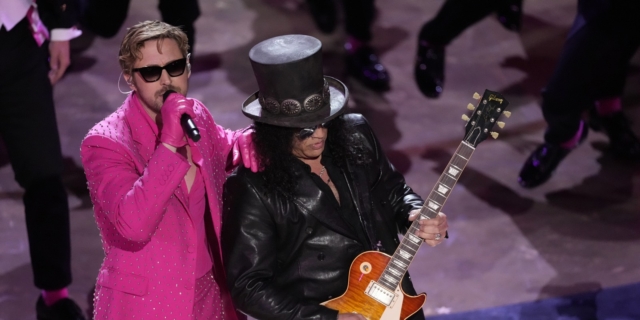 Το performance του Ryan Gosling στα Όσκαρ 2024, μαζί με τον Slash