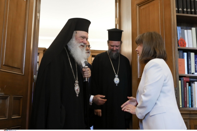 Η Κατερίνα Σακελλαροπούλου με τον αρχιεπίσκοπο Ιερώνυμο