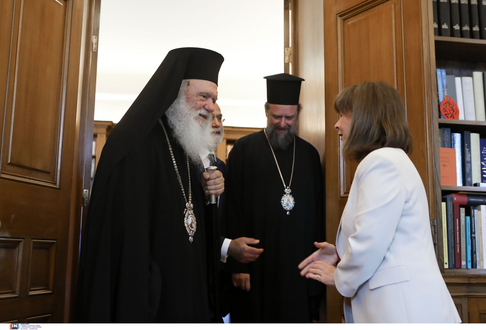 Η Κατερίνα Σακελλαροπούλου με τον αρχιεπίσκοπο Ιερώνυμο