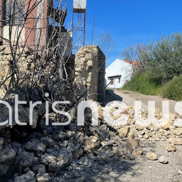 Ρωγμές σε κτίρια και κατολισθήσεις από τον “διπλό σεισμό” – Βίντεο από την στιγμή της δόνησης