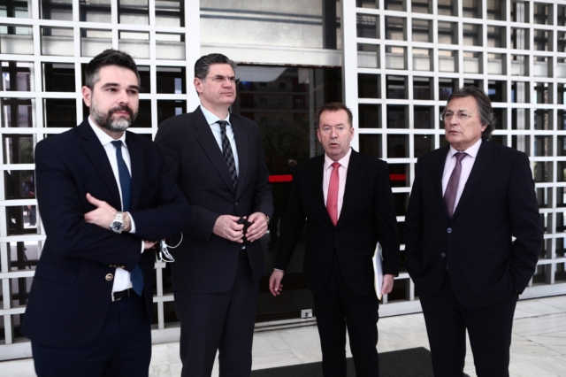 Κατάθεση στην εισαγγελία του Αρείου Πάγου του πορίσματος της Εξεταστικής Επιτροπής για τα Τέμπη από βουλευτές του ΣΥΡΙΖΑ