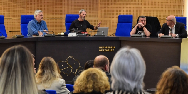 Συγγενείς θυμάτων του δυστυχήματος στα Τέμπη