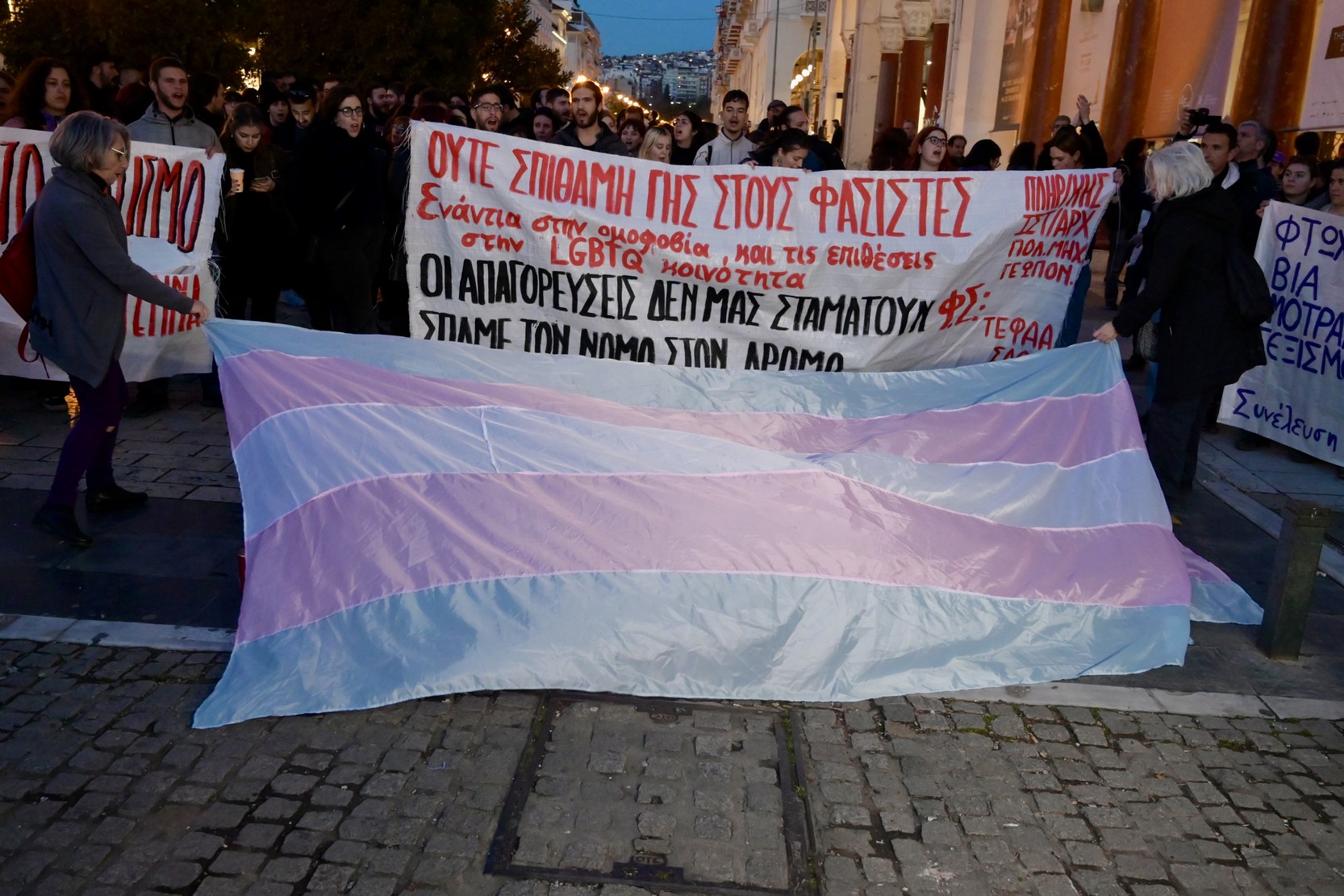 Συγκέντρωση διαμαρτυρίας έξω από το "Ολύμπιον' με αφορμή την αφίσα του ντοκιμαντέρ "Αδέσποτα Κορμιά" της σκηνοθέτιδας Ελένης Ψύκου, η οποία προβλήθηκε στο πλαίσιο του Φεστιβάλ Ντοκιμαντέρ Θεσσαλονίκης