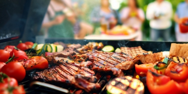 Μπάρμπεκιου σε σπίτι (φωτογραφία αρχείου)