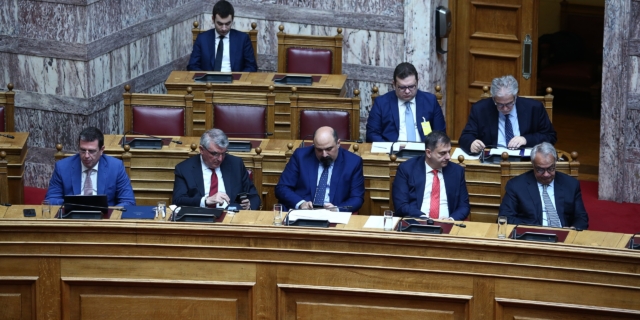 Τα υπουργικά έδρανα