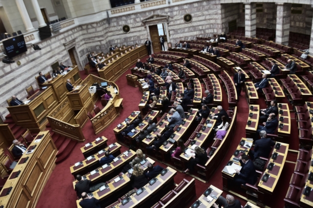 Συζήτηση στην Ολομέλεια της Βουλής επί του πορίσματος της Εξεταστικής Επιτροπής με θέμα "για τη διερεύνηση του εγκλήματος των Τεμπών και όλων των πτυχών που σχετίζονται με αυτό"