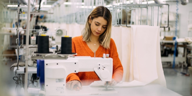 Eurostat: Πολύ φθηνή η εργασία στην Ελλάδα – Τι λένε τα νούμερα