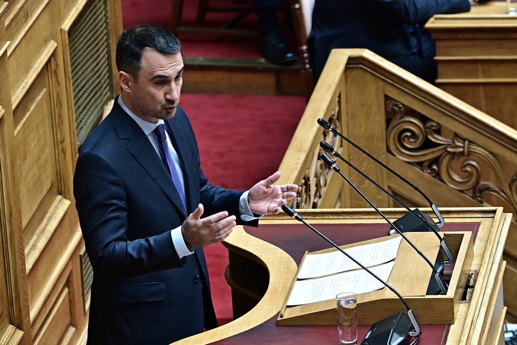 Ο Αλέξης Χαρίτσης στη Βουλή