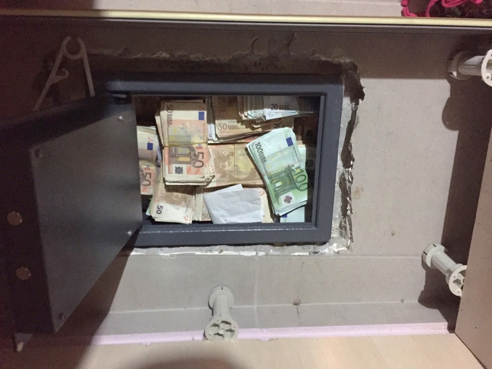 Διάρρηξη σε σπίτι στο Π.Φάληρο – Οι δράστες “σήκωσαν” το χρηματοκιβώτιο
