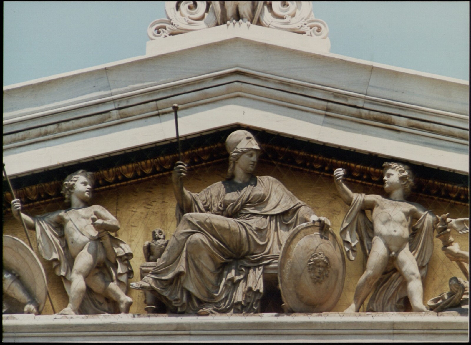 Μία ξενάγηση στην Αθηναϊκή Τριλογία.